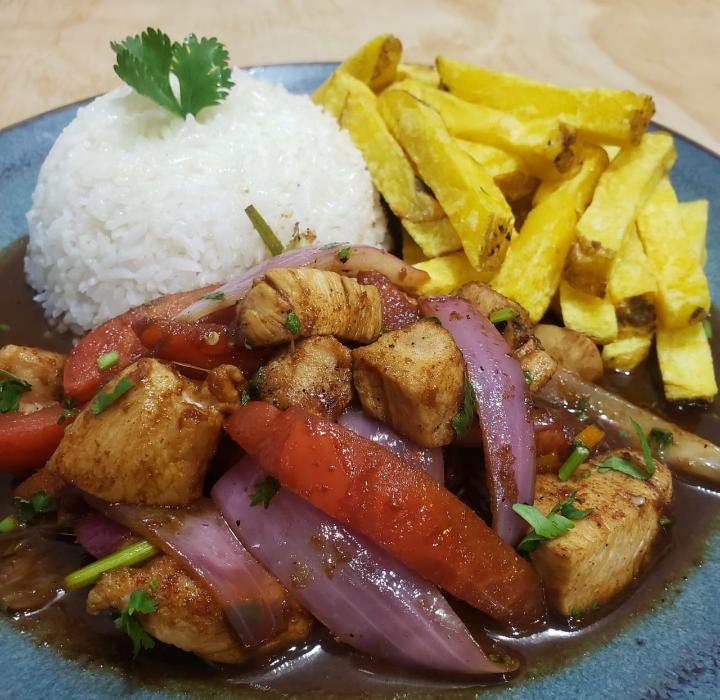 Pollo Saltado