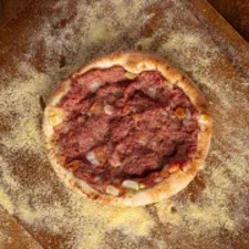 Mussarela, carne seca e cebola.