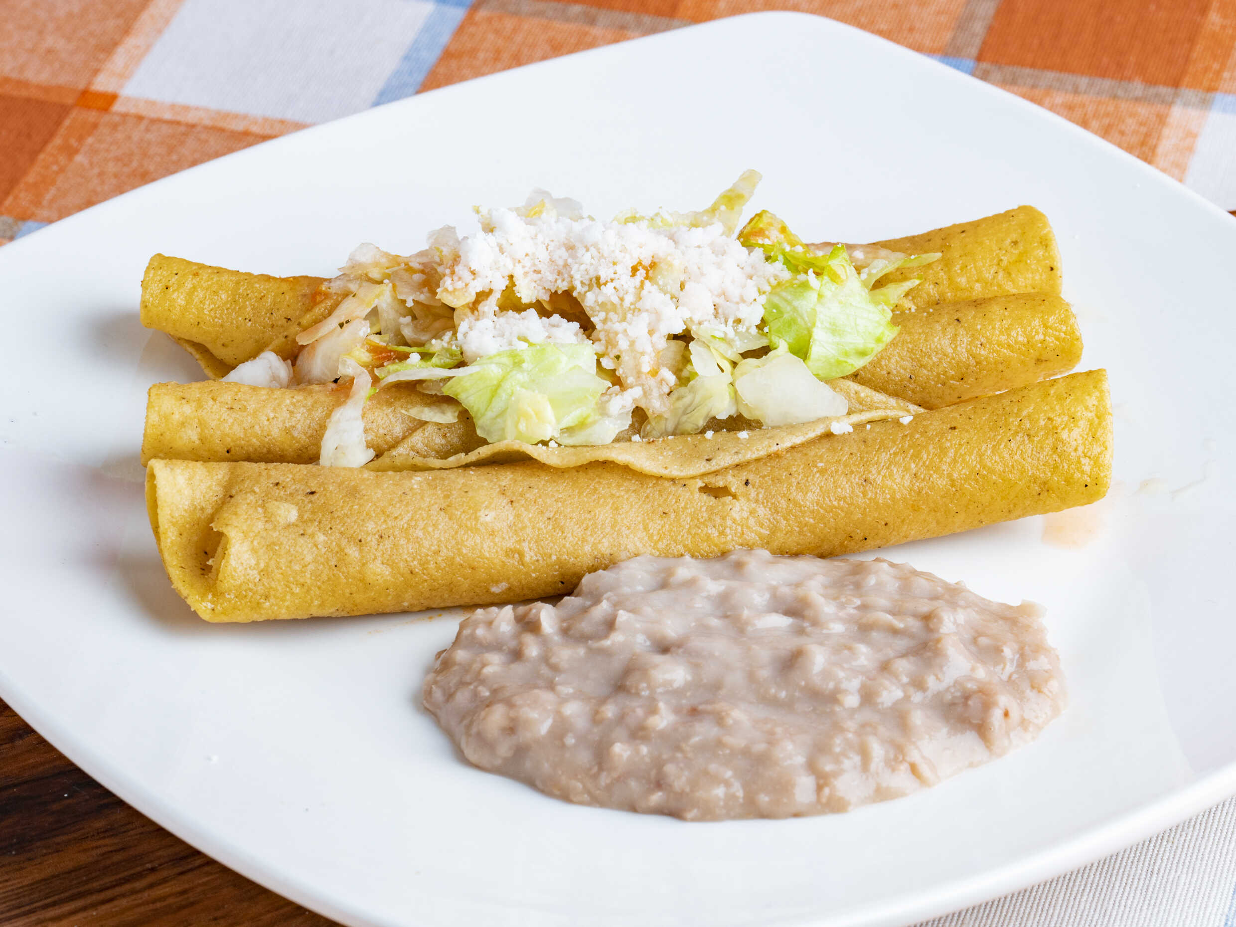 Taco Dorado de Frijol