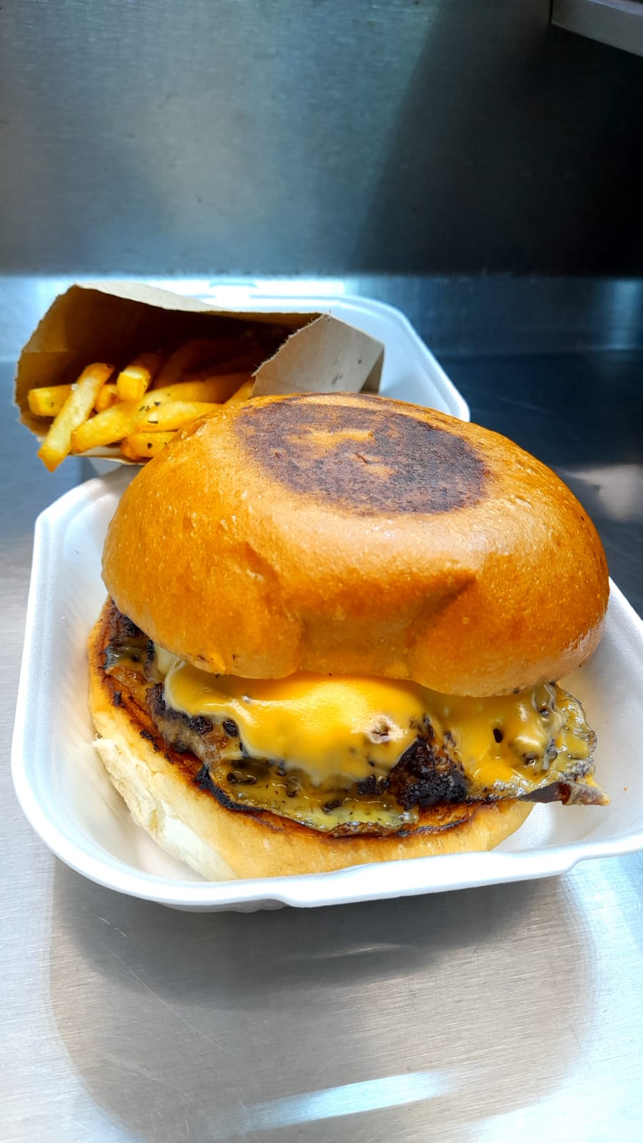Cheeseburger Americana Supreme + Papas