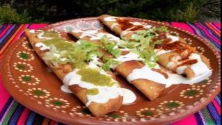 Molote de Tinga con Quesillo