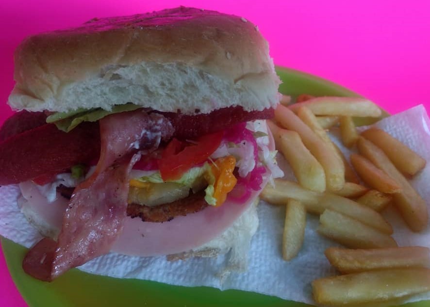 Hamburguesa Hawaiana con Papas