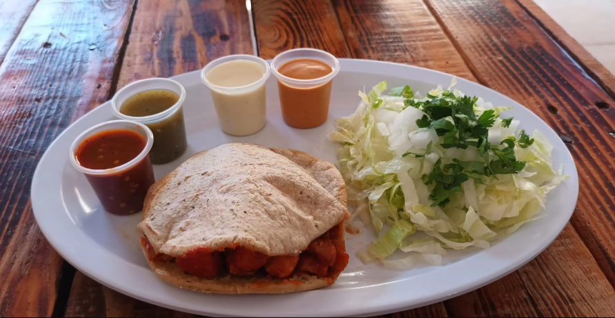 Gordita Puerco en Chile Colorado