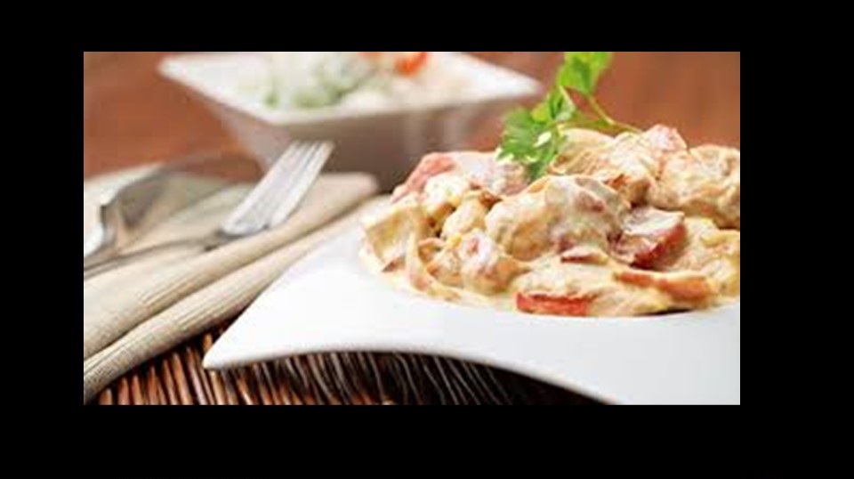 Pollo en Crema Tocino