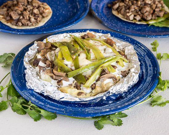 Papa con Carne Asada Acompañado de Tortillas