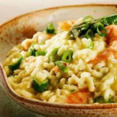 Risoto de camarão com aspargo feito com arborioe finalizado com parmesão