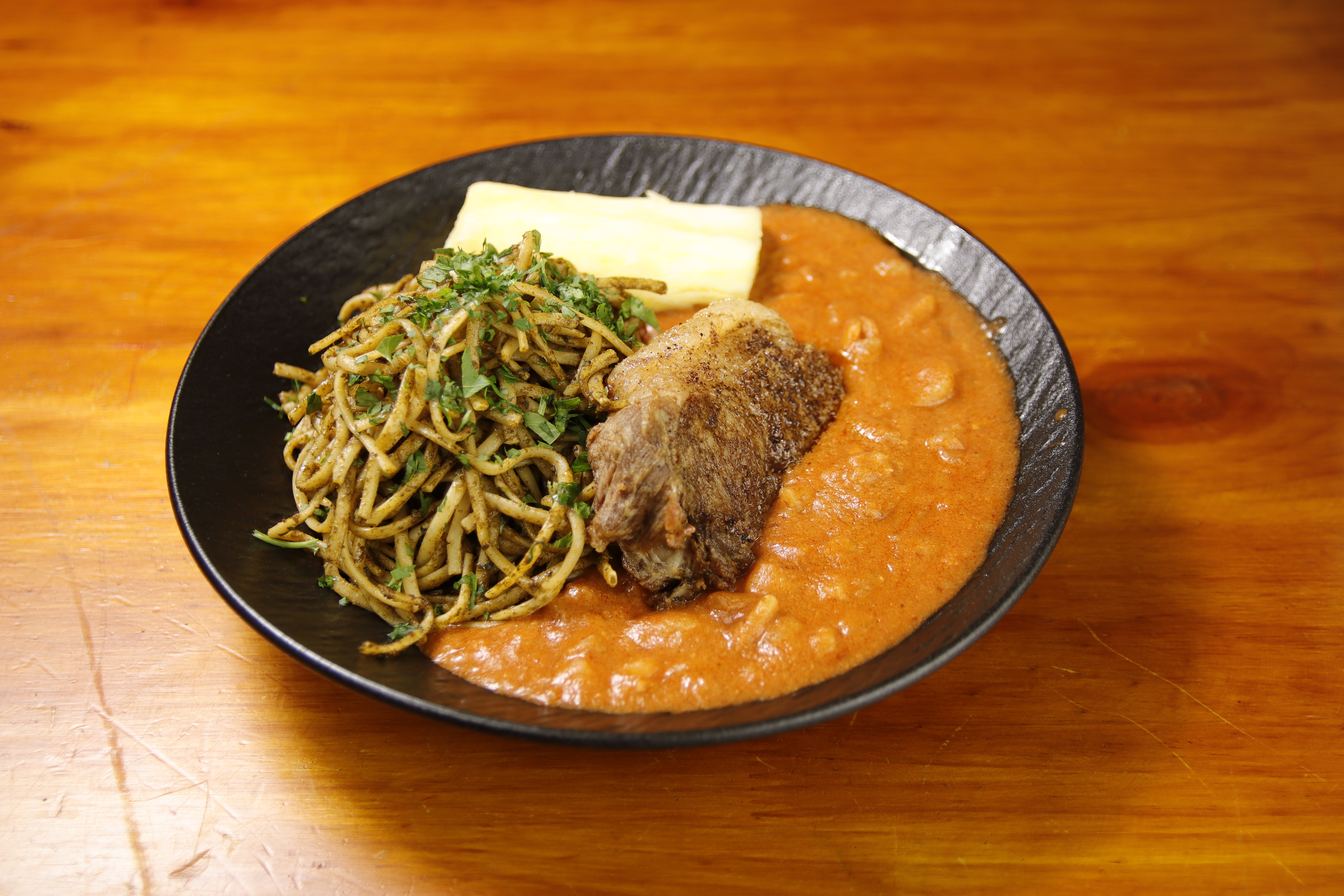 Carapulcra con Sopa Seca y Chicharrón de Chancho