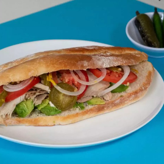 Lonche Carnitas