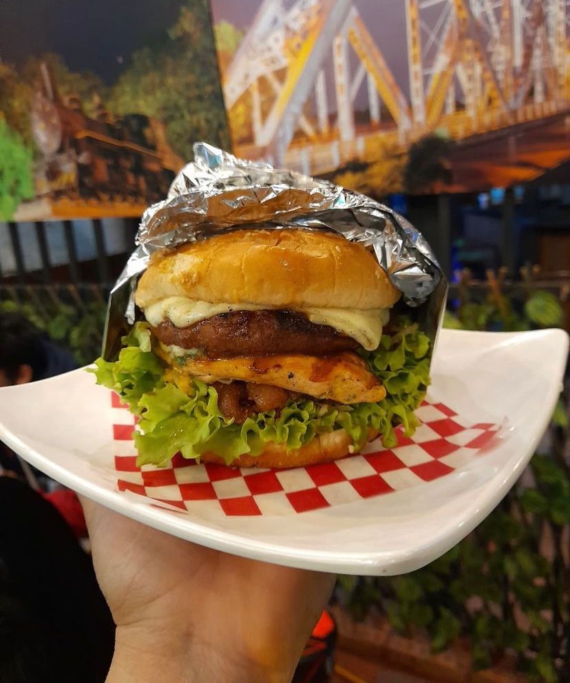 Hamburguesa Ranchipollo + Papas a la Francesa