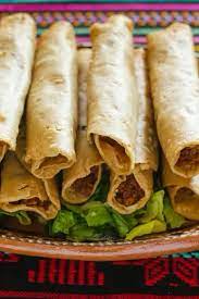 Flautitas + Consomé de Verduras