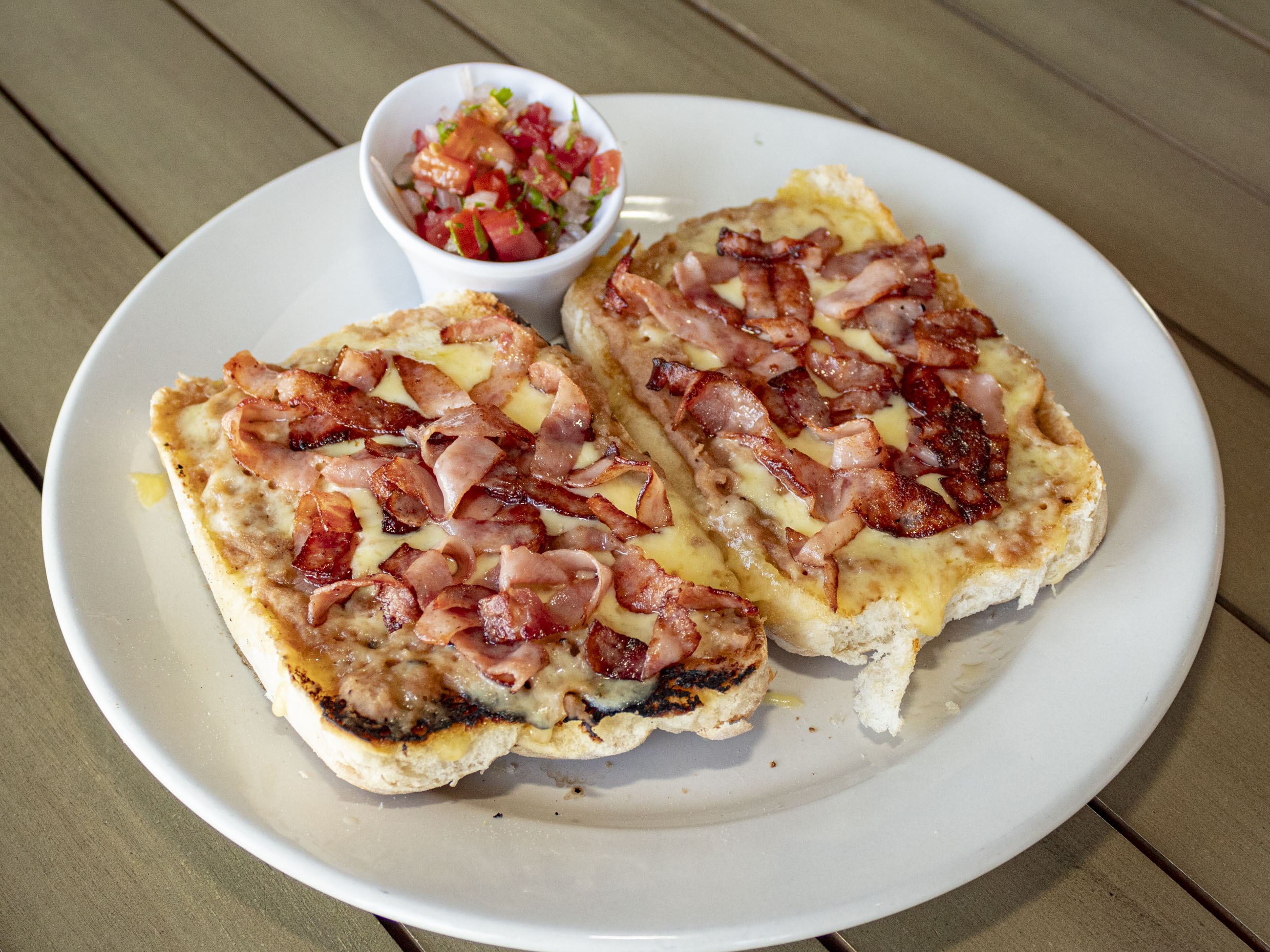Molletes con jamón