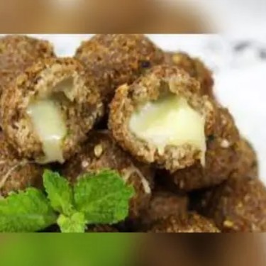 trigo para kibe, carne moída, limão e queijo mussarela