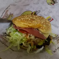 Hamburguesa Especial+ Papas a la Francesa.