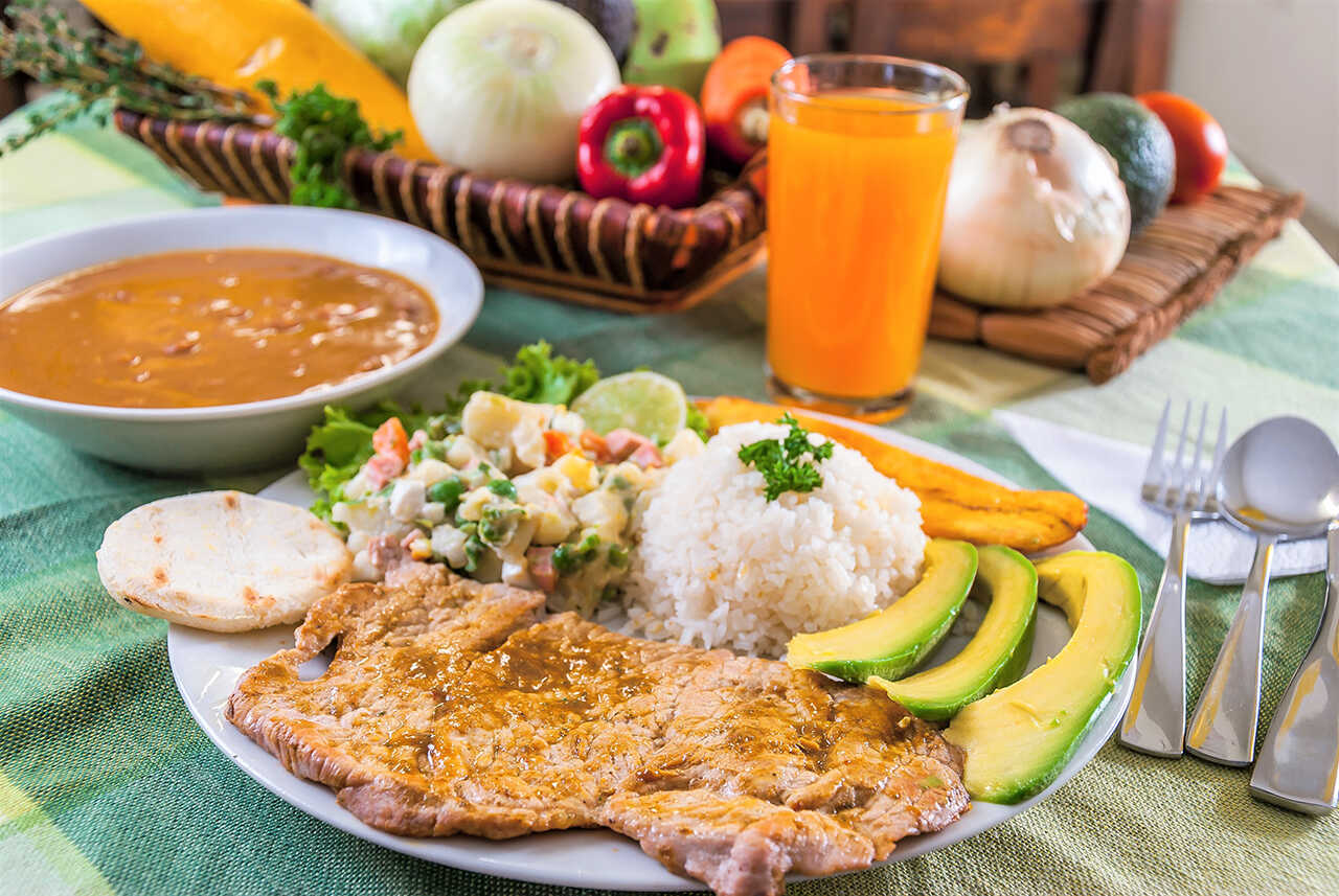 Almuerzo frijoles y seco