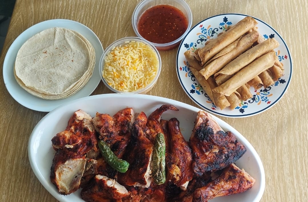 1 y 1/2 Pollo Asado con 10 tacos