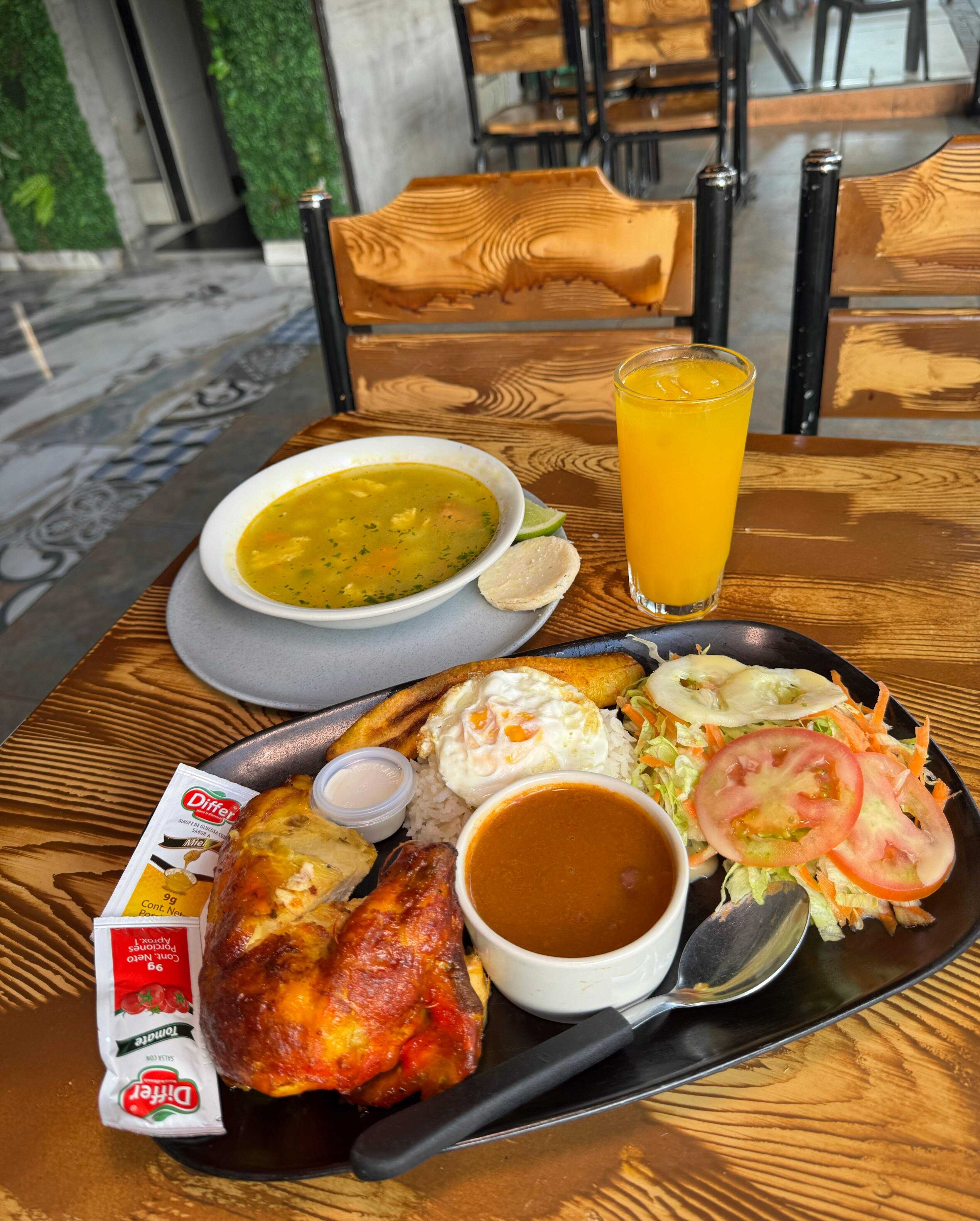 Bandeja con ¼ Pollo Asado