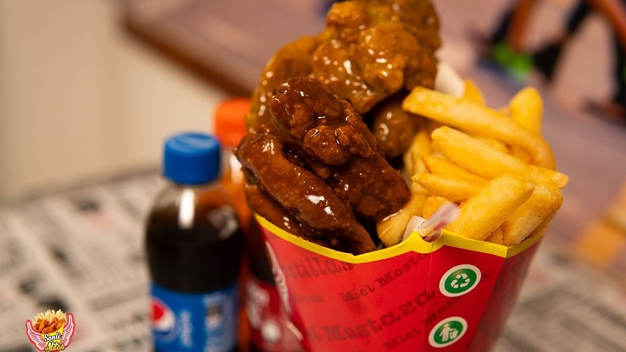 Combo Pareja 12 Alitas + Papas + 2 Bebidas