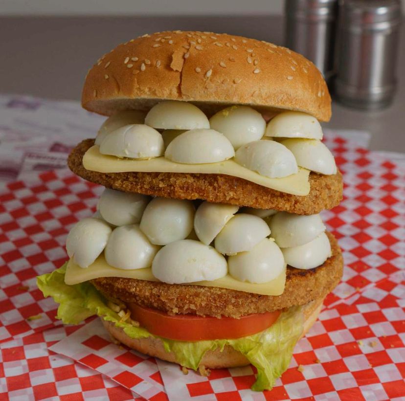 Hamburguesa De Pollo Doble Con Huevo