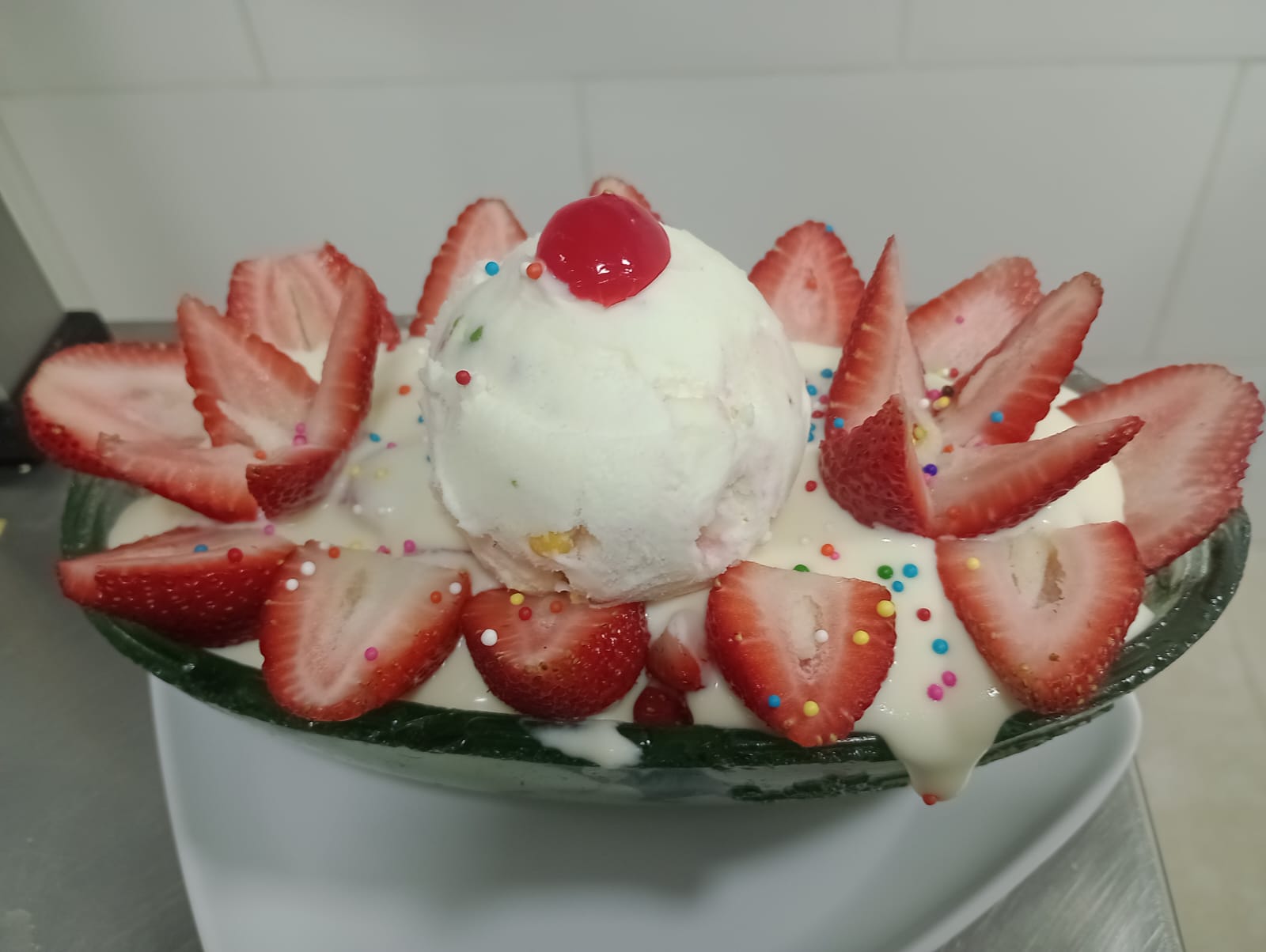 Fresas con Crema Grande con Helado