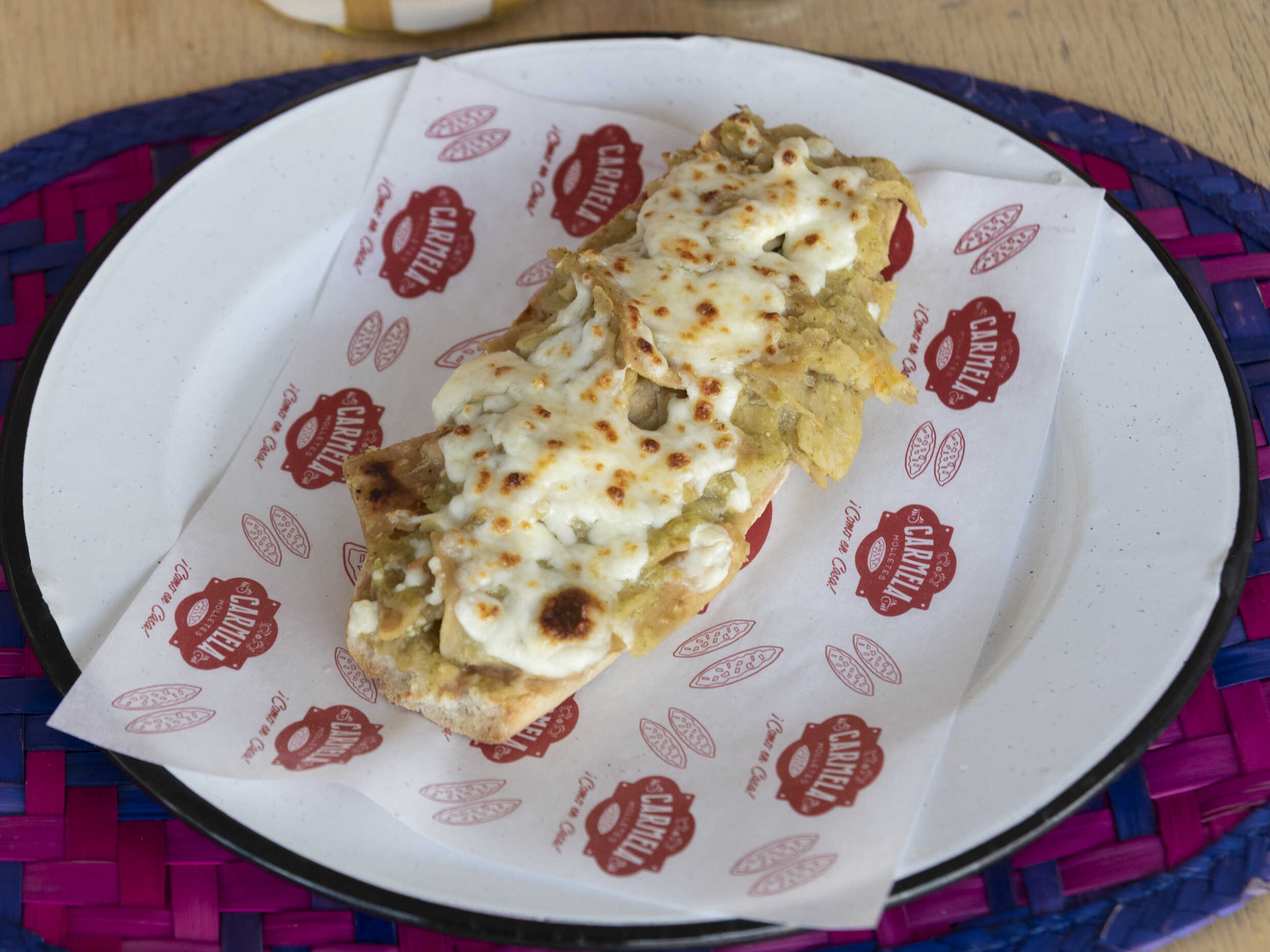 MOLLETE DE CHILAQUILES VERDES