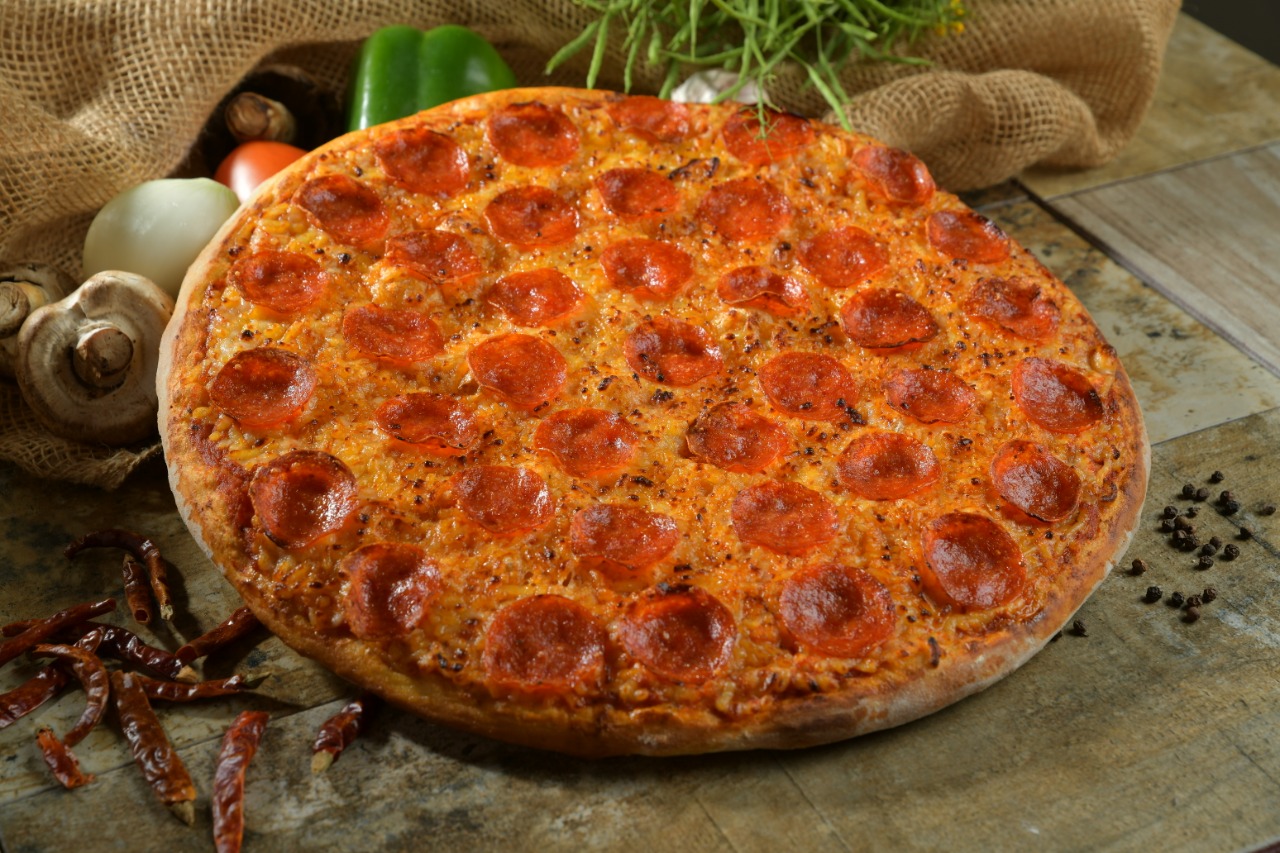 Grande: (Queso, Hawaiana o Pepperoni) .