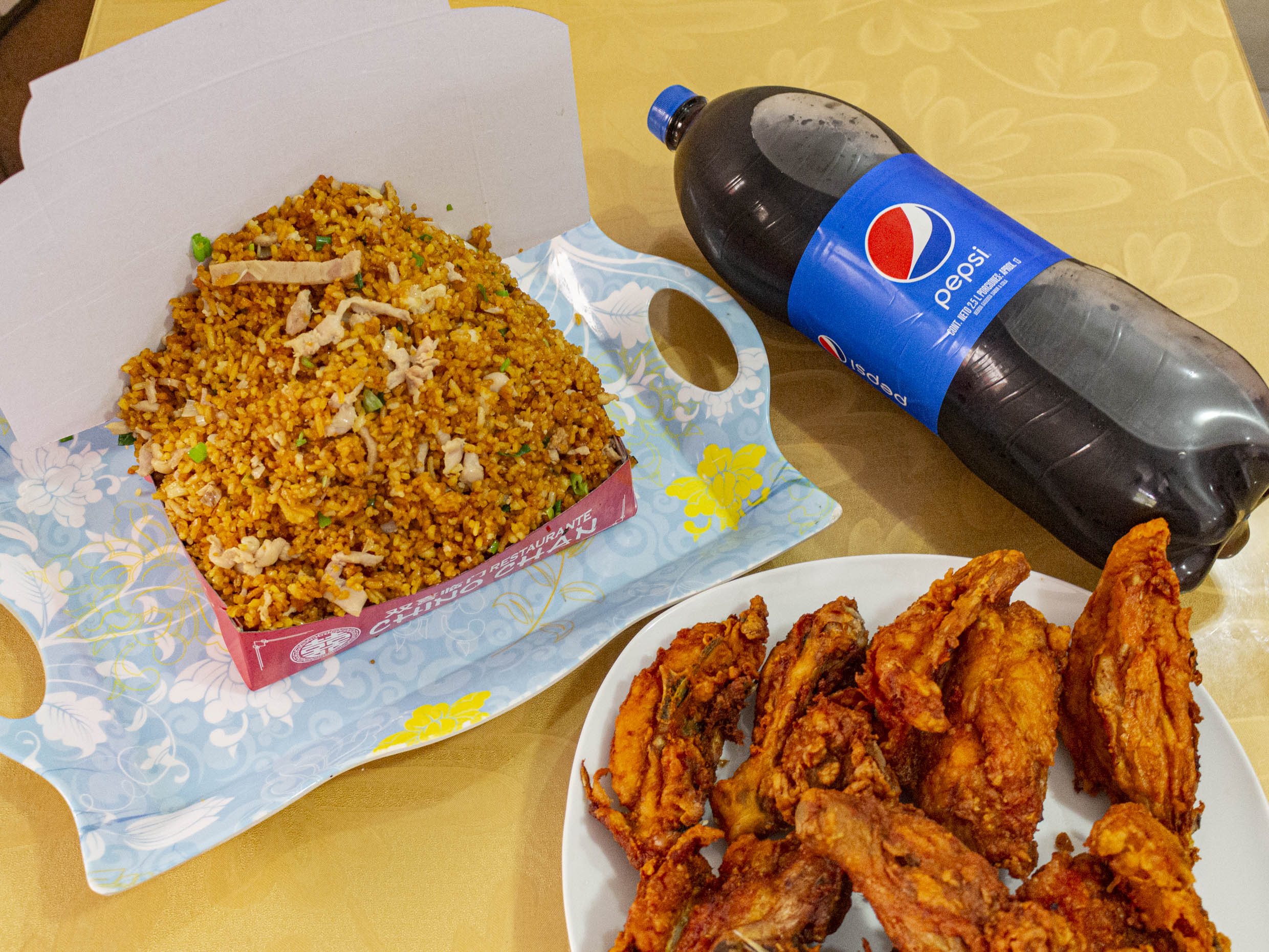 Caja Grande Arroz + 1 Pollo + Gaseosa
