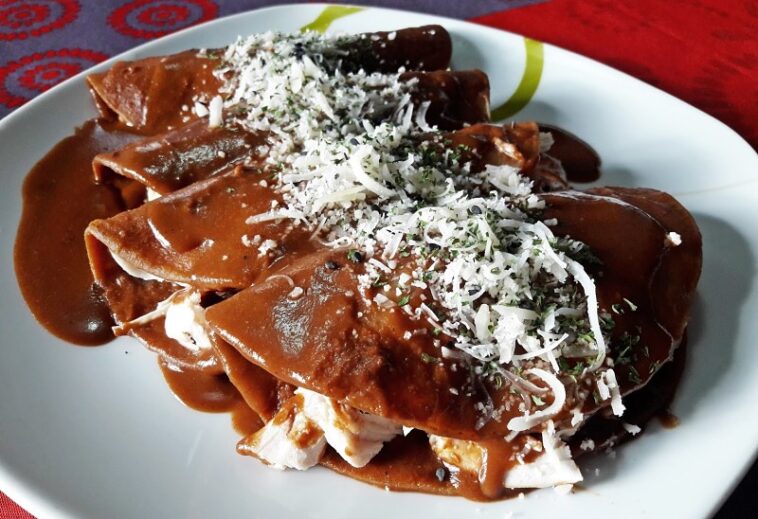 Orden de 3 Enmoladas de Pollo