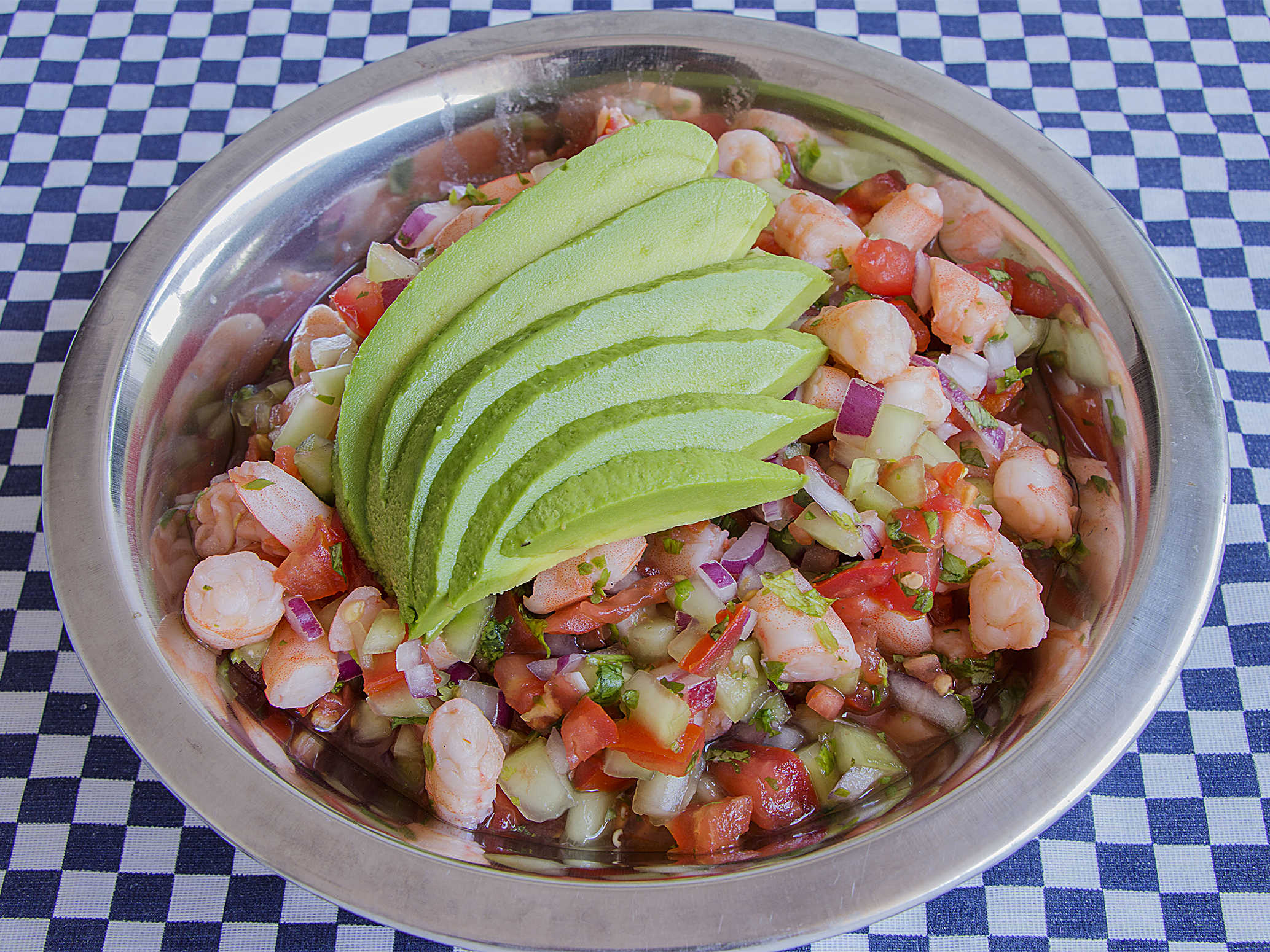 Combo 1/2 ceviche de camarón +agua del día