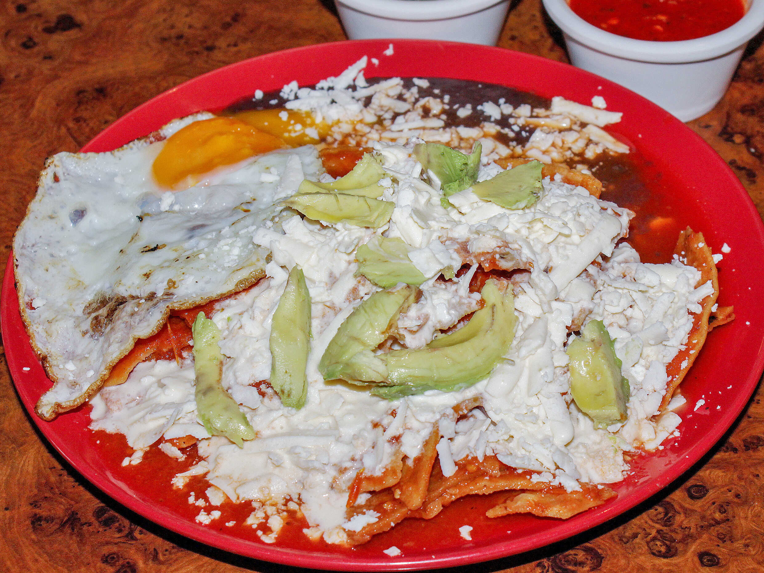 Chilaquiles Rojos con Huevo