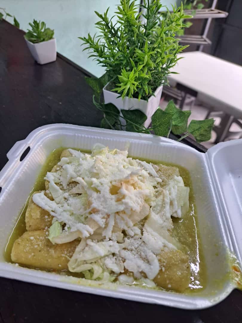 Enchiladas Verdes de Chorizo