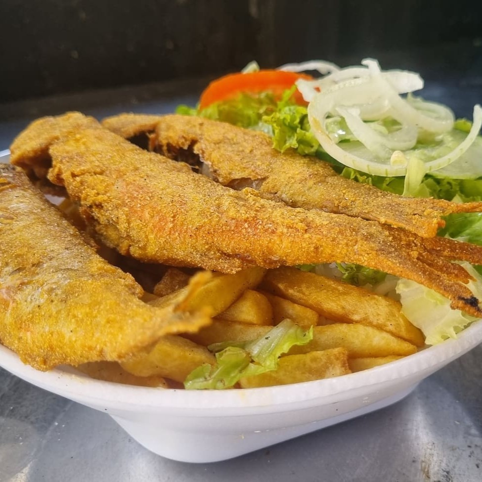 Deliciosa corvina frita. Acompanha arroz, pirão e salada.