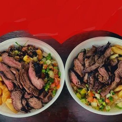 As duas Quentinhas Acompanham: Arroz, Feijão, Batata Frita, Farofa e Salada do Dia.   Tudo feito na hora e Entrega Rápida