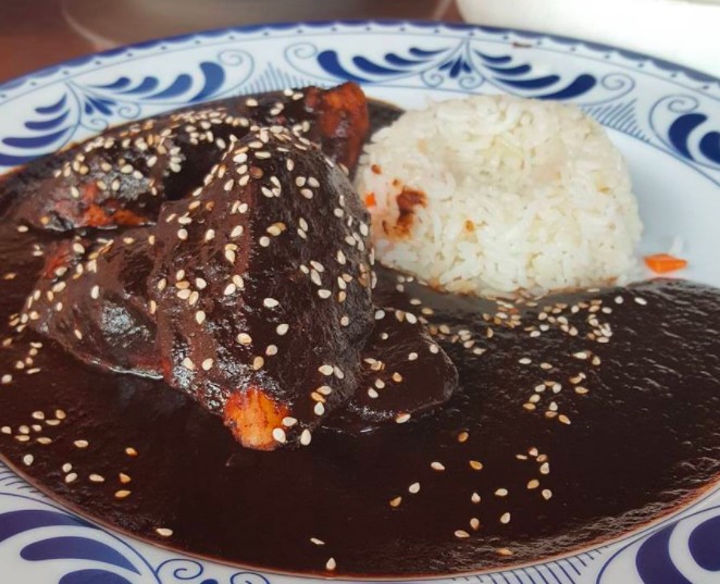 POLLO CON MOLE