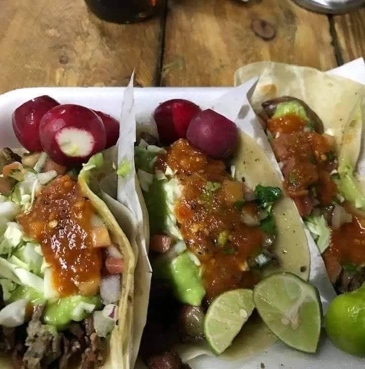 3 Tacos de Asada + Agua de Sabor GRATIS!!