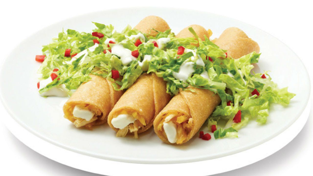 Tacos Dorados con Consomé de Pollo
