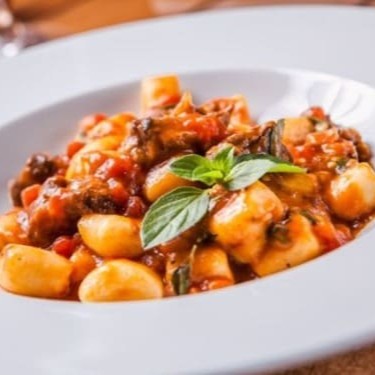 São 500g de aipim massa artesanal bem levinha, acompanhada dos melhores molhos com o toque do cheff.    #batatafrita #petiscos #carne #contrafile #churrasco #tiragosto #bebida #diverção #fretegratis #fritura #petisco #alcoolica #promoção #qualidade #oferta #combo #brasileira #almoço #jantar #hambueguer #frango #peixe #fitness #marmitex #quentinha #pizza #saudavel #salada #massa  #cupom #desconto