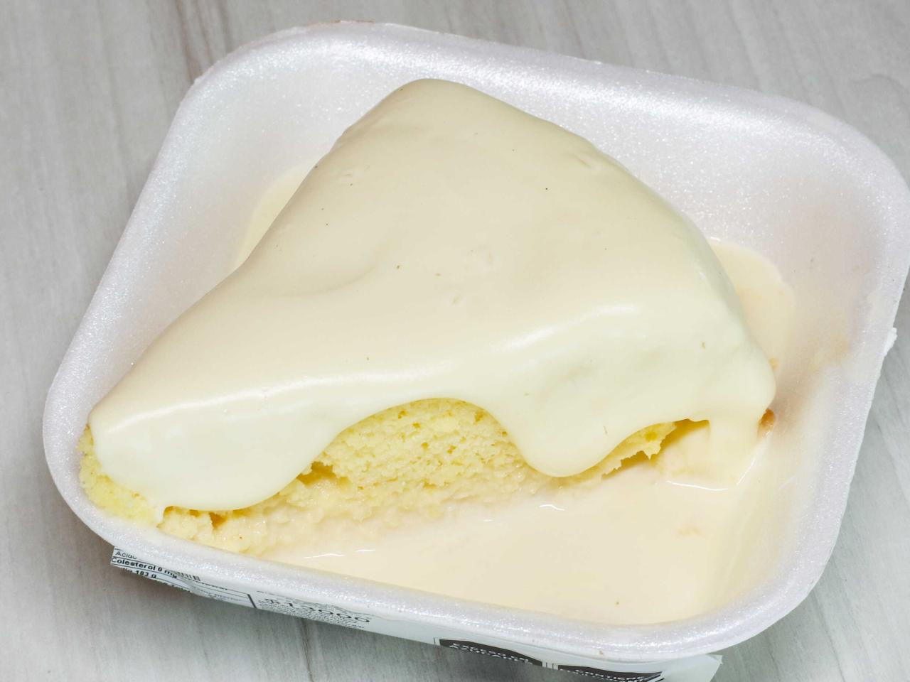 Porción Bizcocho De Crema Pastelera