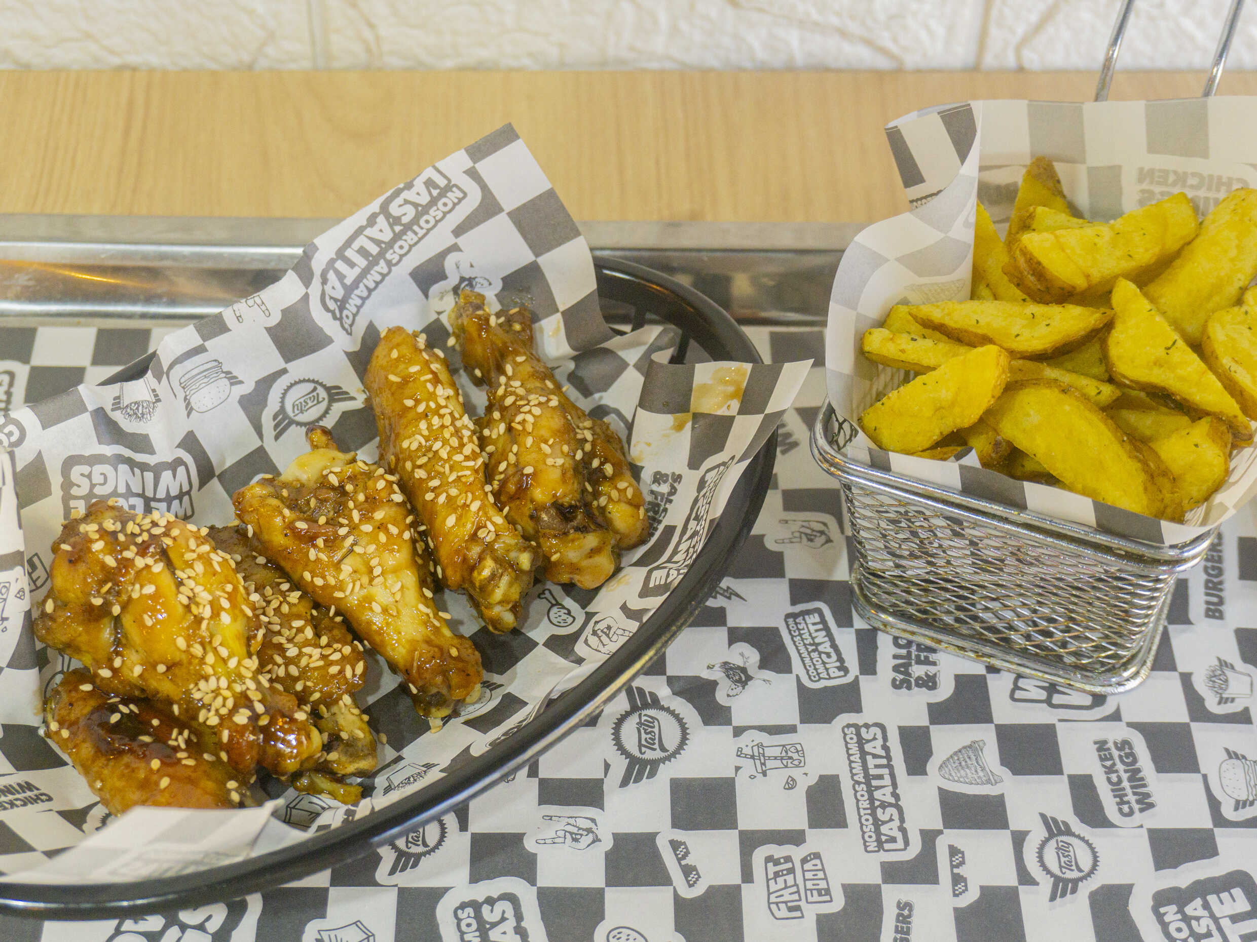 Combo Hot Wings Teriyaki con Papas Tasty