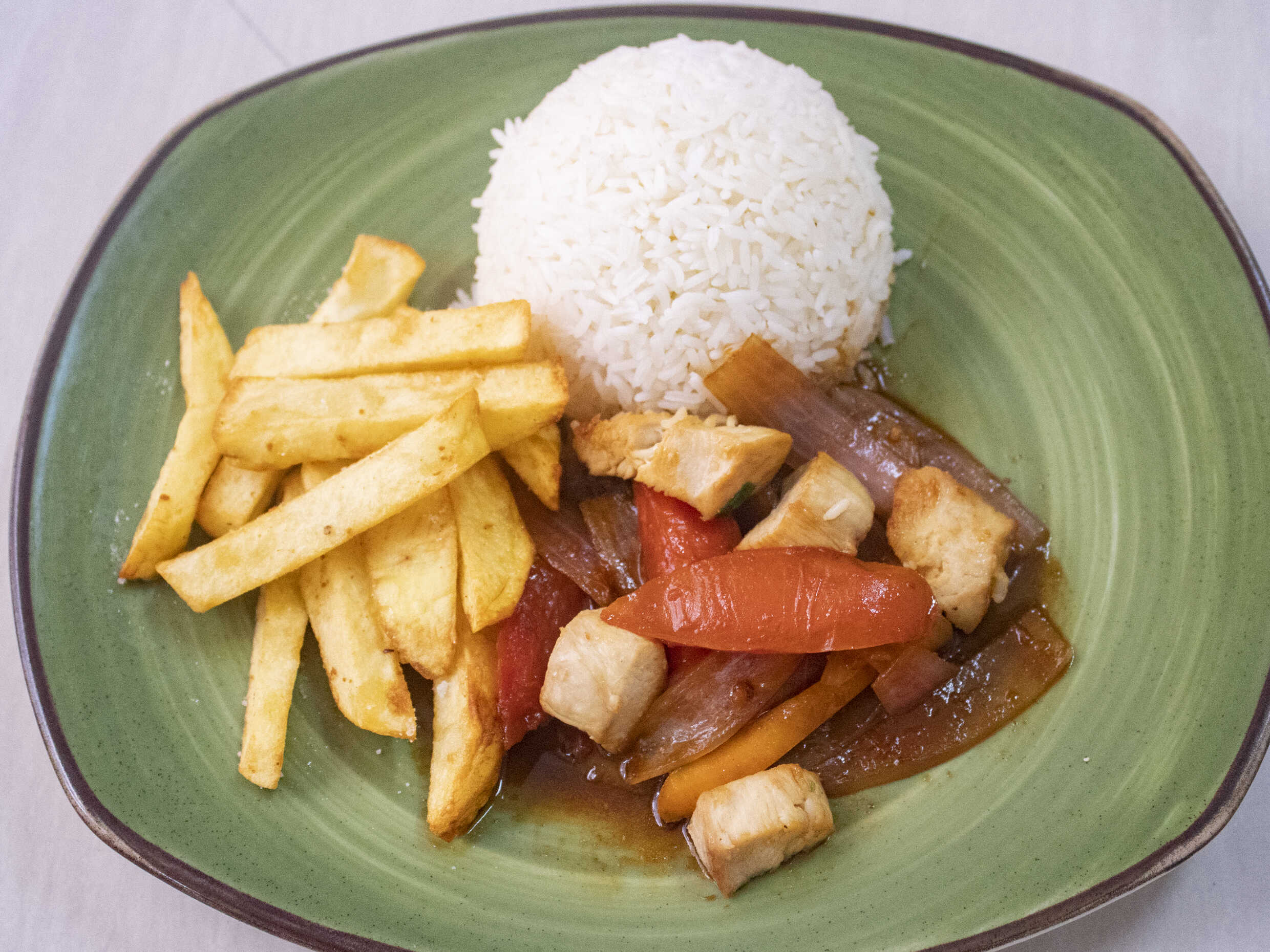 Pollo Saltado