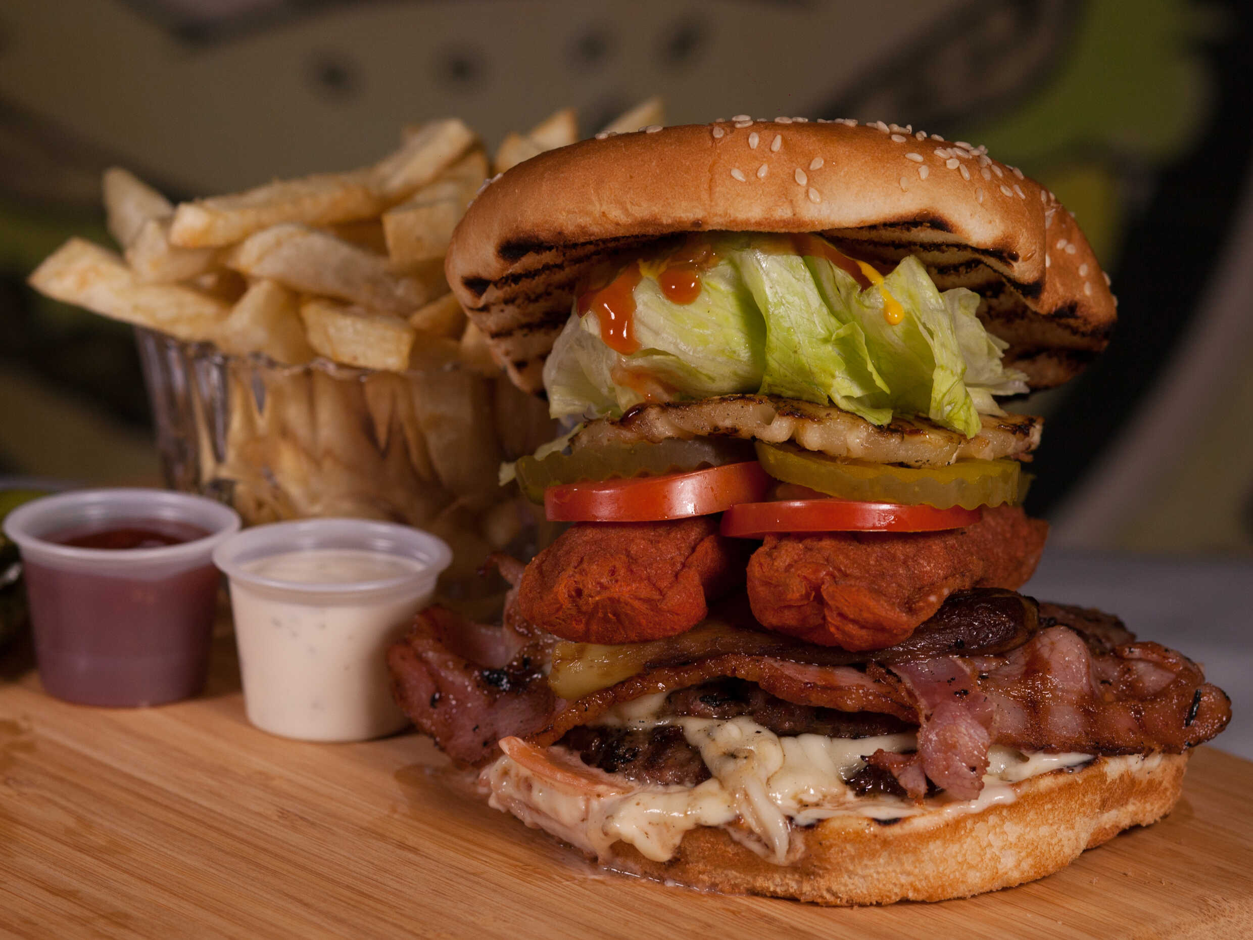Hamburguesa La Encarbonada + papas individuales..