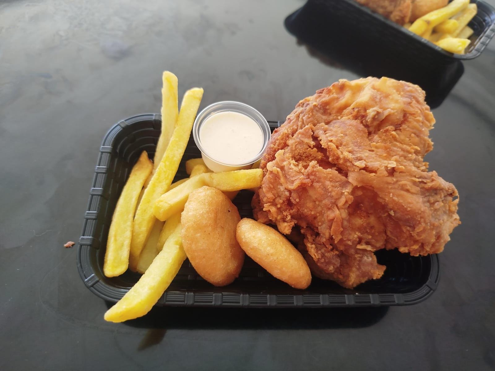 2 Pechugas más Arepas y Papas