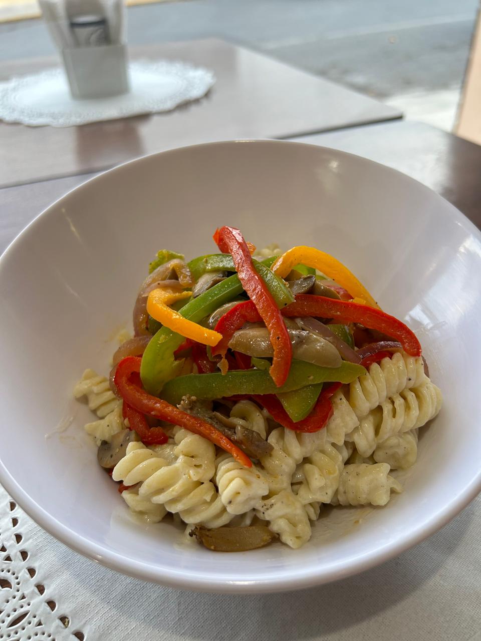 Pasta Campirana + Pan + Té