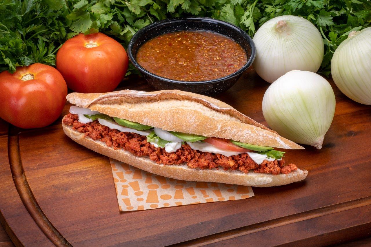 Lonche de Carne Adobada Tipo Pastor con Queso