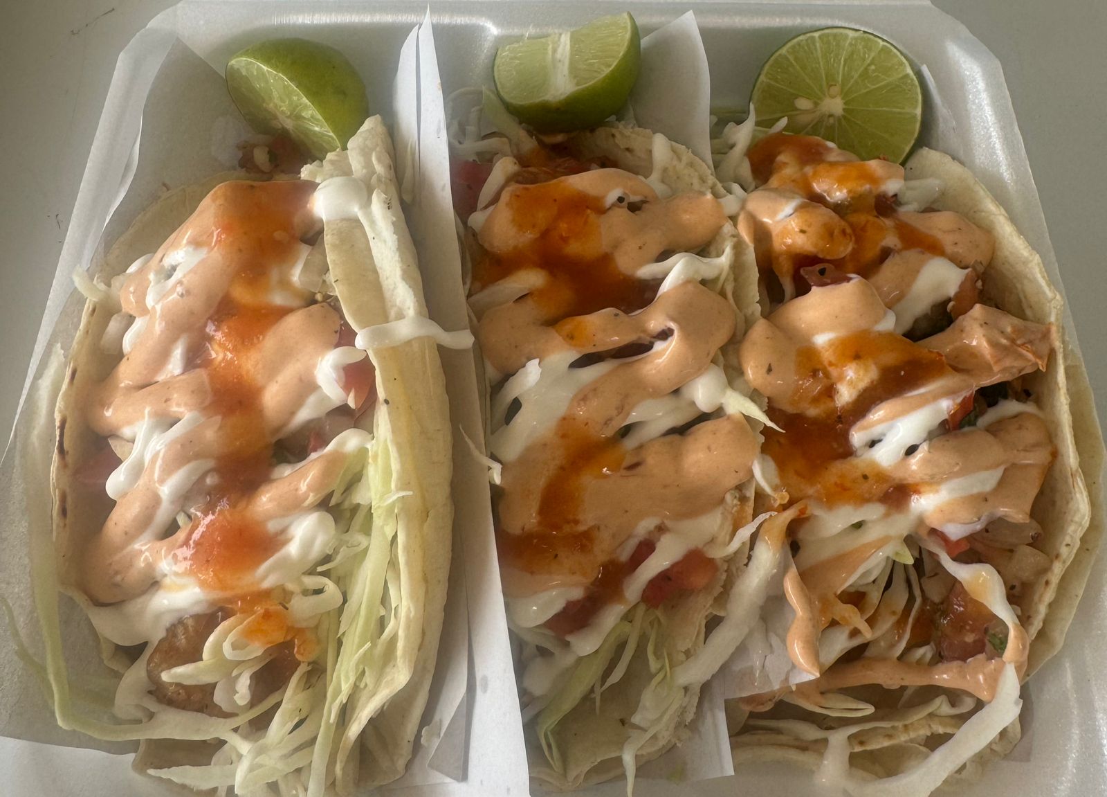 3 Tacos de Pescado Capeado y Bebida