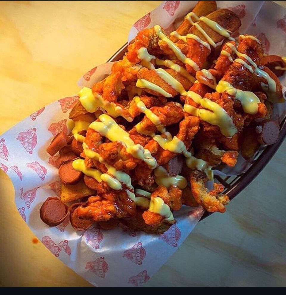 Salchipapas con Boneless