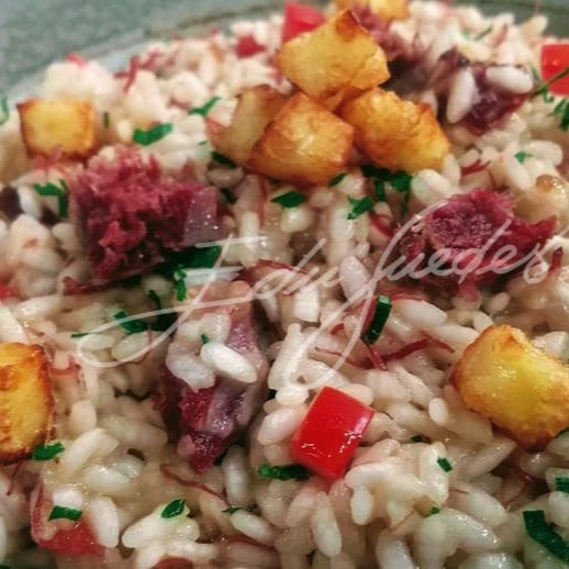 Todos os nosso risotos são elaborados com caldo de legumes feito na casa e fiarroz arborio finalizado com pamesão e mussarela(aproximadamente 600 grama)