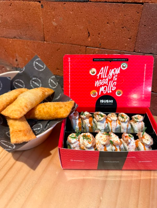 12 Makis + 4 Tequeños