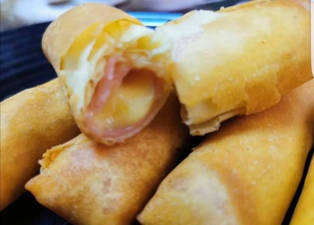 Rollo de jamón con queso.