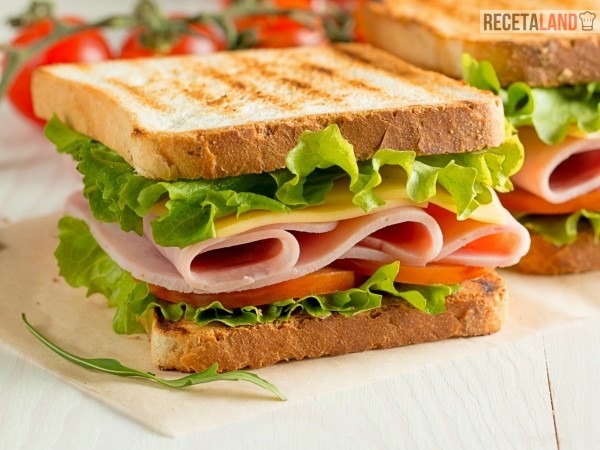 Sándwich de jamón de pavo