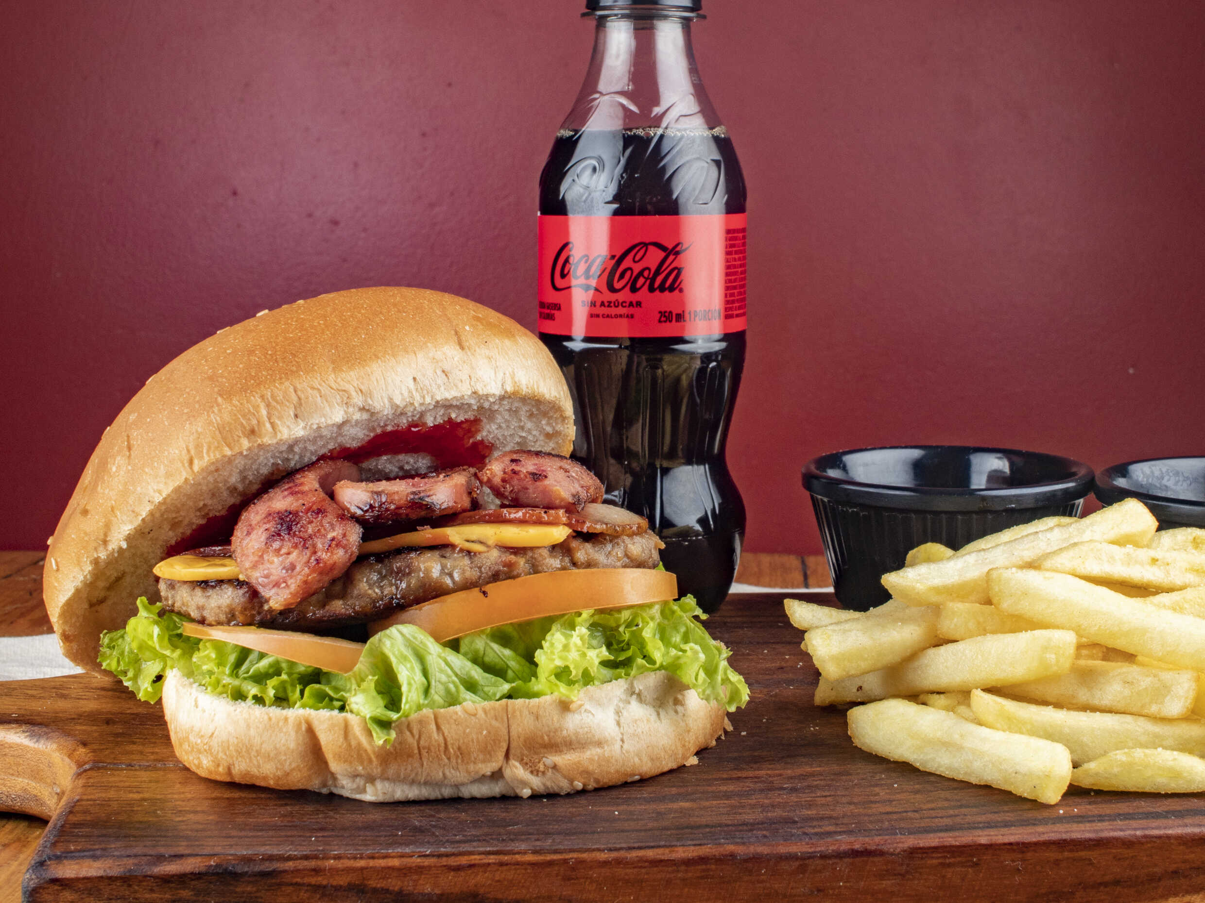 Hamburguesa Con Chorizo + Papas + Bebida 250ml